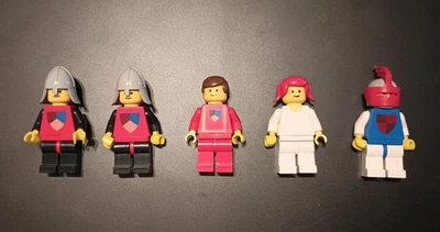 Lego Minifigures From 6083-1 Knight's Tournament  1981 - Image 1 of 4