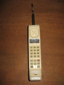 Vintage Motorola Cellular One Brick Phone - Iconic 80s Retro Collectible - Photo 1 sur 4
