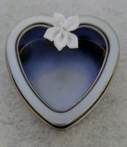 MINI - HEART SHAPE METAL TIN Container ( W/ FLOWER) Valentine 2 1/4 x 2 3/8 x 1 - Picture 1 of 7