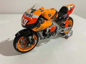 Minichamps 122081169 Honda RC212V N. Hayden Team Repsol Honda 2008  1/12  #NEW#  - Picture 1 of 9