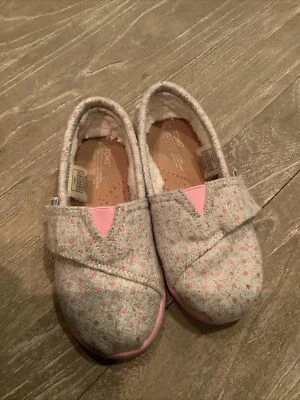 TOMS Alpargata Tiny Kids Toddler Size 9 Pink Sherpa Lined Classic Slip On Shoes - Image 1 of 4