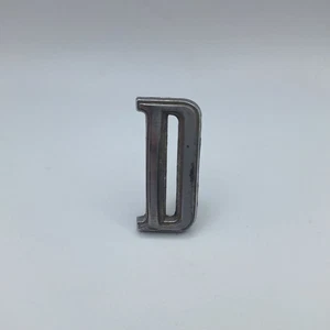 Vintage Metal Letter D Emblem Badge Chrome Car Emblem D CDC 2579655-5 - Foto 1 di 6