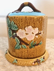 VTG Majolica Seymour Mann 8" Covered Cheese Butter Cloche Berries Flowers 1993 - Picture 1 of 8
