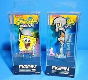 Pantalones cuadrados FiGPiN Bob Esponja #464 Calamardo #470 Cierre para bolígrafo y soporte de exhibición  - Imagen 1 de 11