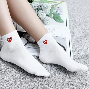 Lote de 5 pares de calcetines básicos de cuello mediano mini corazón para mujer hechos en coreano - Imagen 1 de 15