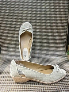 SOFTSPOTS ADEN Linen Espadrilles Peep Toe Shoes Womens Sz 8.5 M VERY GOOD ! - Picture 1 of 7