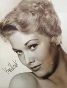 Kim Novak - signiertes übergroßes Foto - Bild 1 von 1