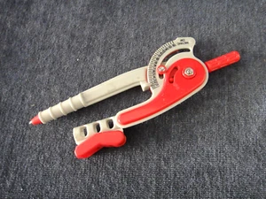 Helix Locking Pencil Holder Compass Color Red and Gray - Picture 1 of 2