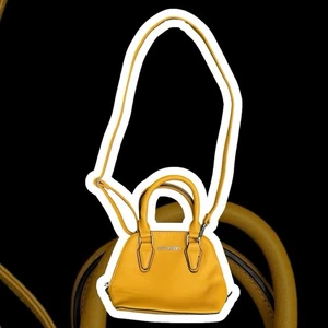 Steve Madden Mustard Mini Crossbody Bag | Gold Hardware | Adjustable Strap - Bild 1 von 6