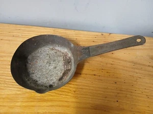 VINTAGE 6 INCH BELMONT 00 FRYING PAN Antique Primitive Wall Decor - Picture 1 of 8