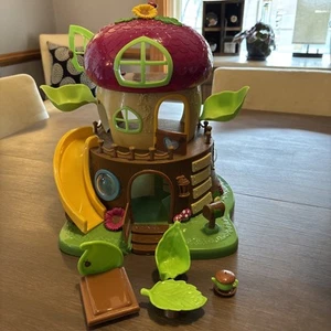 Juego Lil Woodzeez Bellota Casa del Árbol Casa de Muñecas Luces Funcionan: Algunos Accesorios - Imagen 1 de 12