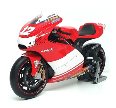 Minichamps 1/6 Scale 062 031412 - Ducati Desmosdici MotoGP 2003 Bayliss - Image 1 of 4