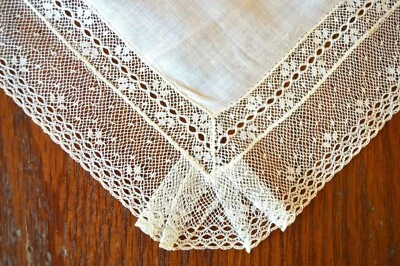 ВИНТАЖНЫЙ HANKY 1900-х льняной VALENCIENNES кружева двойной ряд с белый изысканный новый - Изображение 1 из 4