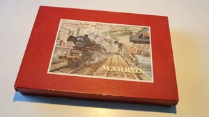 Märklin Set: alte Startpackung mit Lok 23 014, 3 Wagen und 27 M-Gleisen, OVP gut - Bild 1 von 9