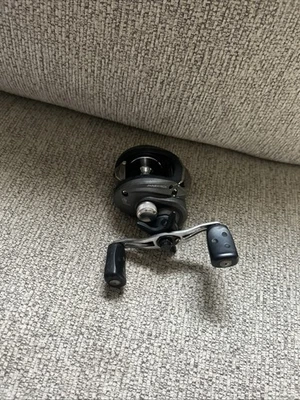 Carrete giratorio Abu Garcia Ambassadeur 00 B 17 AkBait para diestros 541 relación de transmisión Foto 1 de 3