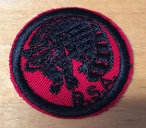 BOY SCOUTS 1953-1972 RACCOON 05-P RED MEDALLION PATROL PATCH  ROUND RED TWILL  - Picture 1 of 2