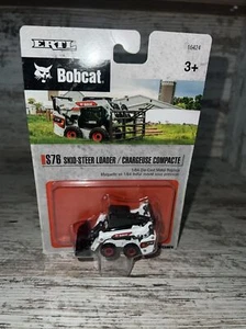 Bobcat S76 Skid Steer Loader scala 1/64 Ertl pressofuso - Foto 1 di 7