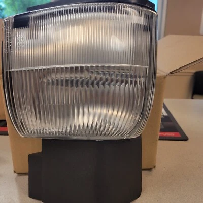 26090-Z9716 КОМПЛЕКТ ЛЕВОЙ ФАРЫ ДЛЯ ГРУЗОВИКОВ UD 18CS, 18HD, 2000, 23DH, 23LP, 2600, 3300 - Изображение 1 из 3