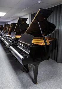 OFFENBACH GRAND PIANO. AROUND 25 YEARS OLD . 5 YEAR GUARANTEE. 0% FINANCE. - Picture 1 of 6