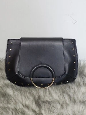 Cartera sin asas Jaeger de cuero negro con tachuelas plateadas con cremallera interior bolsillo cierre a presión Foto 1 de 4