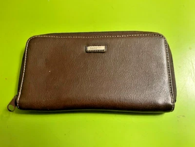 Ladies Rosetti Wallet. Brown Faux Leather. Zip Around Closer. 3 Interior Pockets - Image 1 of 3