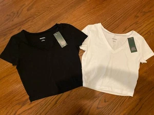 Set Of 2 Women's Short Sleeve V Neck Cropped T Shirt Black & White Wild Fable M - Picture 1 of 6