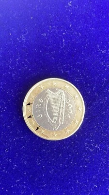 1 euro coin with defect -  Mint with offset stamp, Ireland 2004 - Image 1 of 4