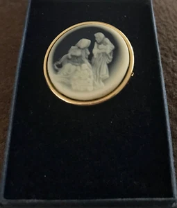 RARELY SEEN & DELIGHTFUL VINTAGE CAMEO BROOCH - WOMEN WITH BABIES - Bild 1 von 2