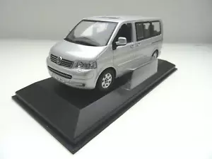 + VOLKSWAGEN VW T5 Multivan argento modellino auto Minichamps in scala 1:43 NUOVO 842902107 - Foto 1 di 4