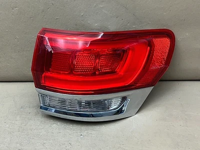 Jeep Grand Cherokee 2019-2021 lado derecho luz trasera exterior cromada OEM 68110016AG Foto 1 de 4