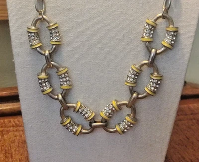 De colección J. Collar llamativo de eslabones gruesos esmaltados amarillos diamantes de imitación tono dorado Crew Foto 1 de 4