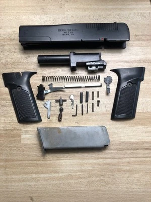 IBERIA 40,40 cal.   diapositiva de barril y piezas mostradas. 8 rd mag envío gratis (475) Foto 1 de 4