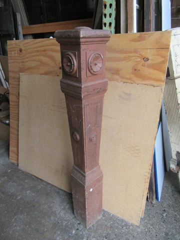~ ANTIQUE CARVED OAK NEWEL POST ~ 47.5 INCHES TALL ~  ARCHITECTURAL SALVAGE ~ Cover