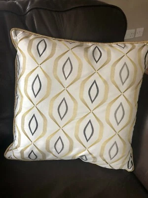 Cushion Cover, Brand new, Handmade, 19" x 19" (to fit a 20" inner) - Image 1 of 3
