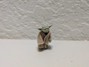 Vintage Kenner Star Wars Yoda ESB Action Figure Toy Cloak 1980 - Picture 1 of 2