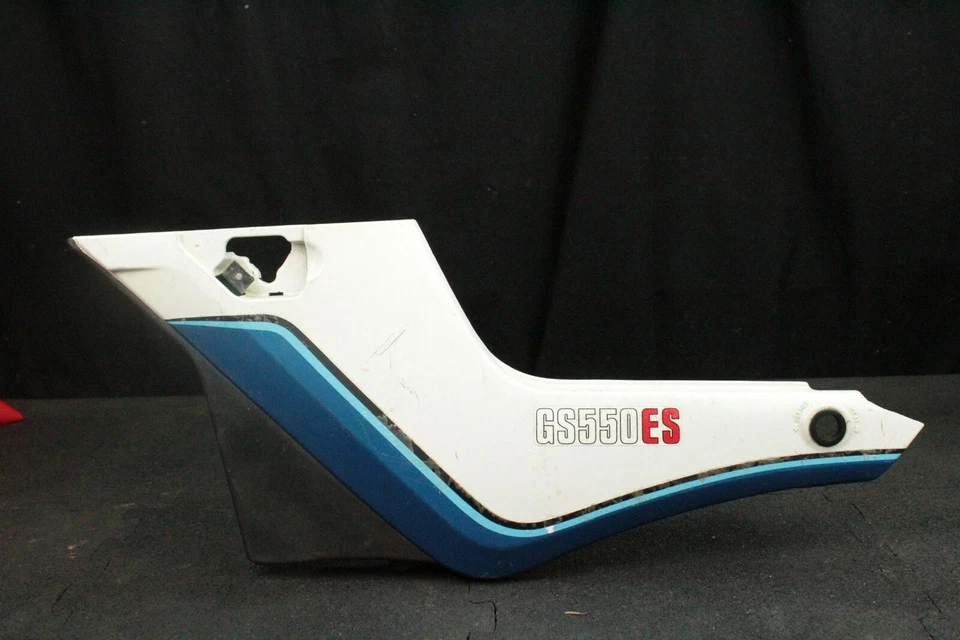 Suzuki GS550ES Left Frame Side Cover 47200-43840-88D P3727 - Image 1 of 4