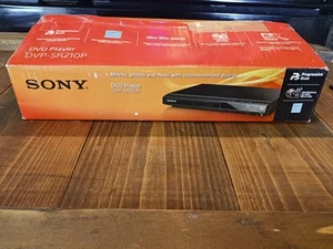 Sony DVD Player DVP-SR210P Progressive Scan with Remote Original Box - Afbeelding 1 van 7