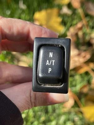 1999-2004 Chevy Tracker Suzuki Sidekick Power Shift Transmission Switch N A/T P - Image 1 of 4