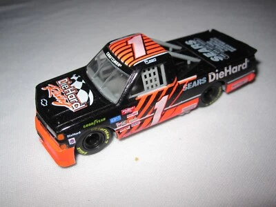 P.J. Camión Jones #1 Die Hard Racing Chevrolet NASCAR Craftsman 1:64 Foto 1 de 4