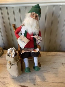 Byers Choice Carolers Santa in Rocking Chair Reading Christmas Letters - Imagen 1 de 9