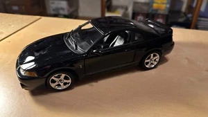 Ford Mustang SVT Cobra 2003 Maisto 1:18 coche escala diecast - Imagen 1 de 4