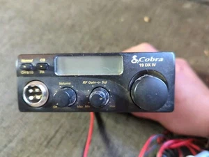Cobra 19 ULTRA III 40-Ch Compact CB Radio w/ Illuminated Display  - Zdjęcie 1 z 9