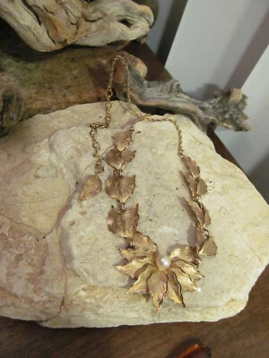 Colar Vintage WELLS 12K Folheado a Ouro Pérola Real Botânica Starburst Ligado 12g - Imagem 1 de 4