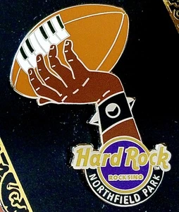 Hard Rock Northfield Park Rocksino 2013 en mano pin Le - Imagen 1 de 1