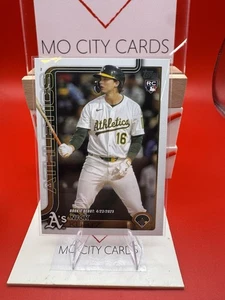 Actualización Topps 2025 Nick Kurtz #US197 debut de novato radiocontrol novato del año atletismo - Imagen 1 de 2