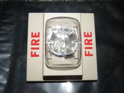 SIEMENS U-MCS-W STROBE WHITE P/N 500-699702 FIRE ALARM PART - Image 1 of 3