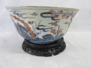 Antica ciotola orientale dipinta a mano larga 10,25" con supporto intagliato originale - Foto 1 di 16