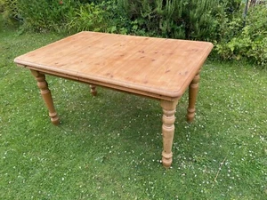 Attractive Solid Pine Extendable Dining Table in good condition - Picture 1 of 10