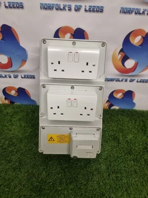 Mennekes AMAXX 13A 230V 2 Gang Wall Mounted Socket IP67 937779 site services vat - Image 1 of 3