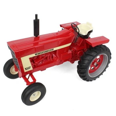 Scale Models 1/8 International Harvester 966 Wide Front Tractor ZSM1234 - Image 1 of 4